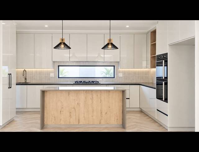 4 BEDROOM FREESTANDING FOR SALE IN SANDOWN